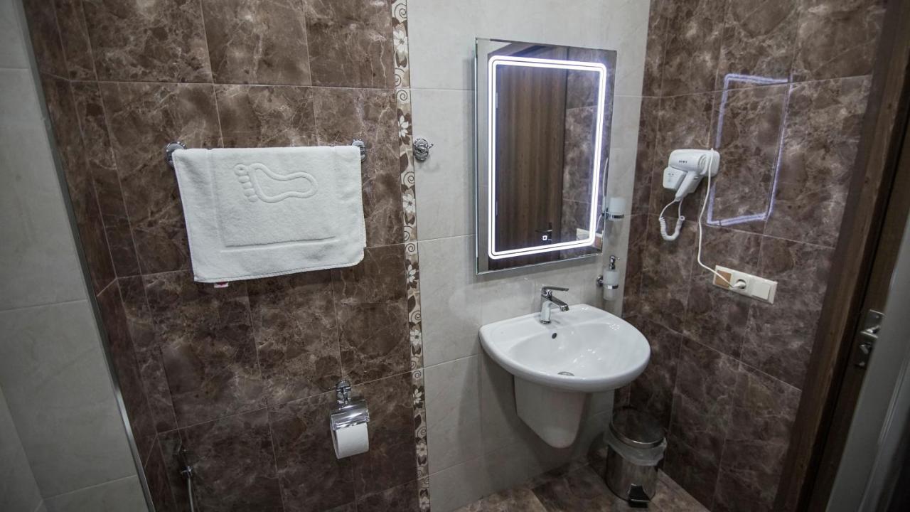 Hotel Juralius Tbilisi Exteriör bild