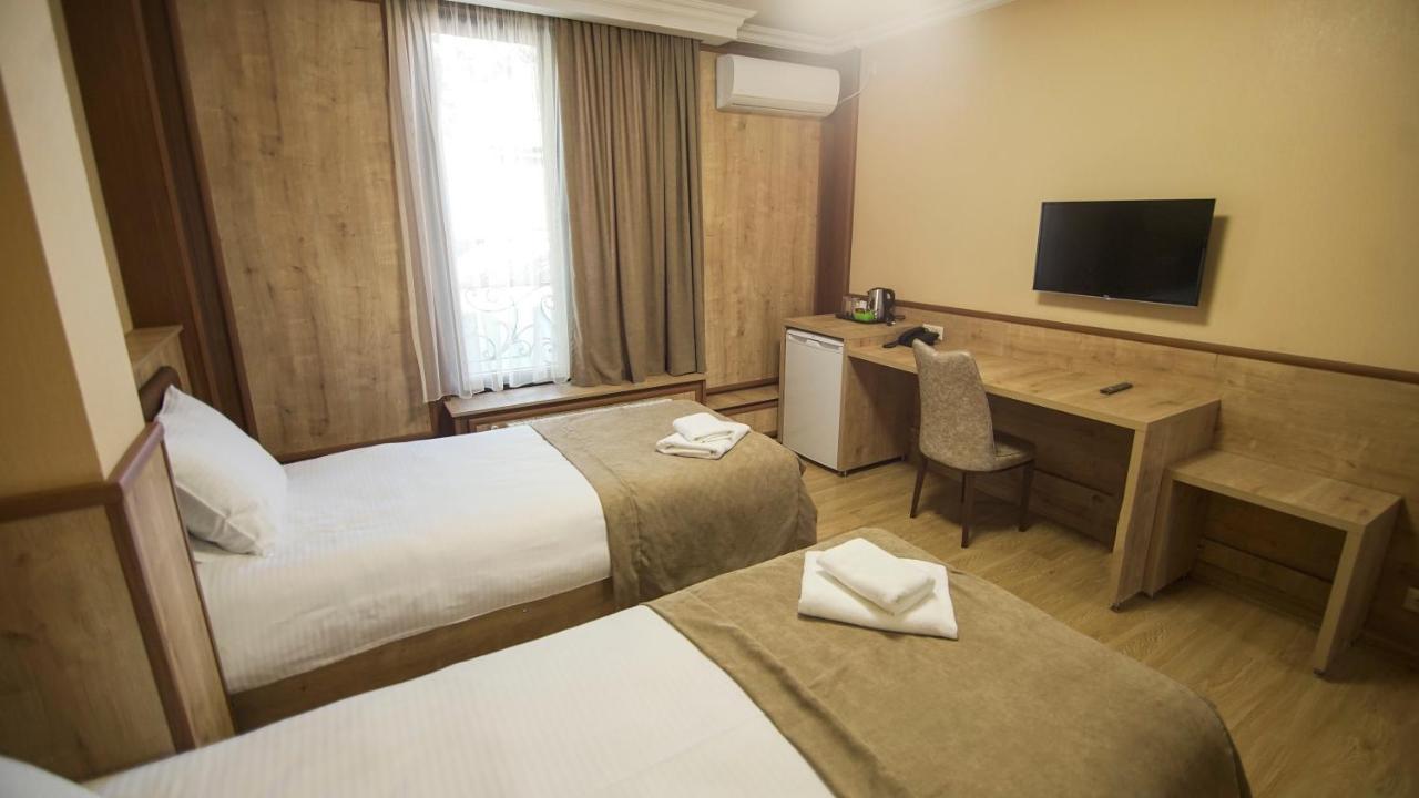 Hotel Juralius Tbilisi Exteriör bild